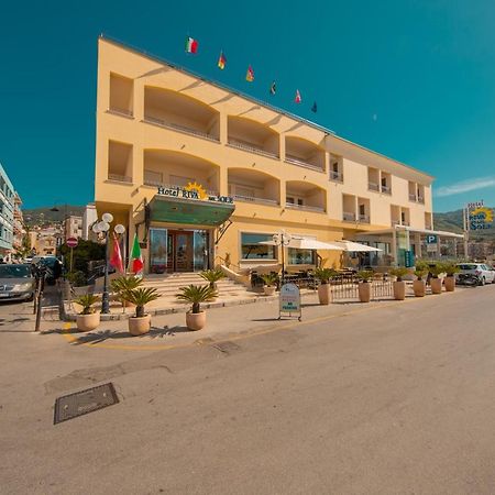 Hotel Riva Del Sole تْشيفالو المظهر الخارجي الصورة