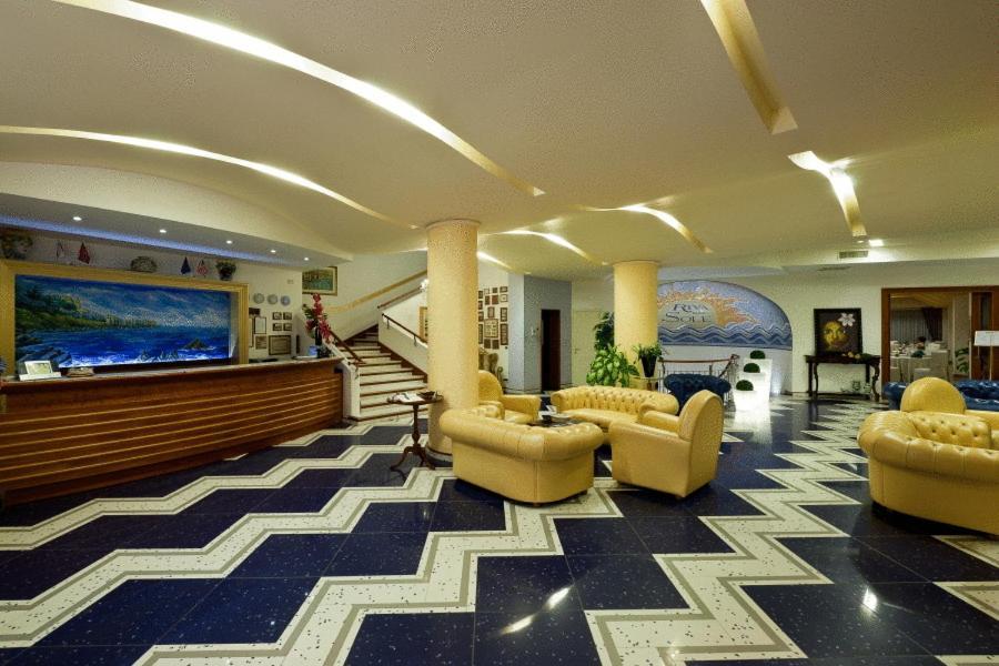 Hotel Riva Del Sole تْشيفالو المظهر الخارجي الصورة