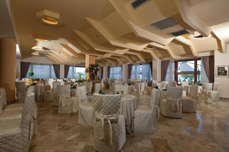 Hotel Riva Del Sole تْشيفالو المظهر الخارجي الصورة