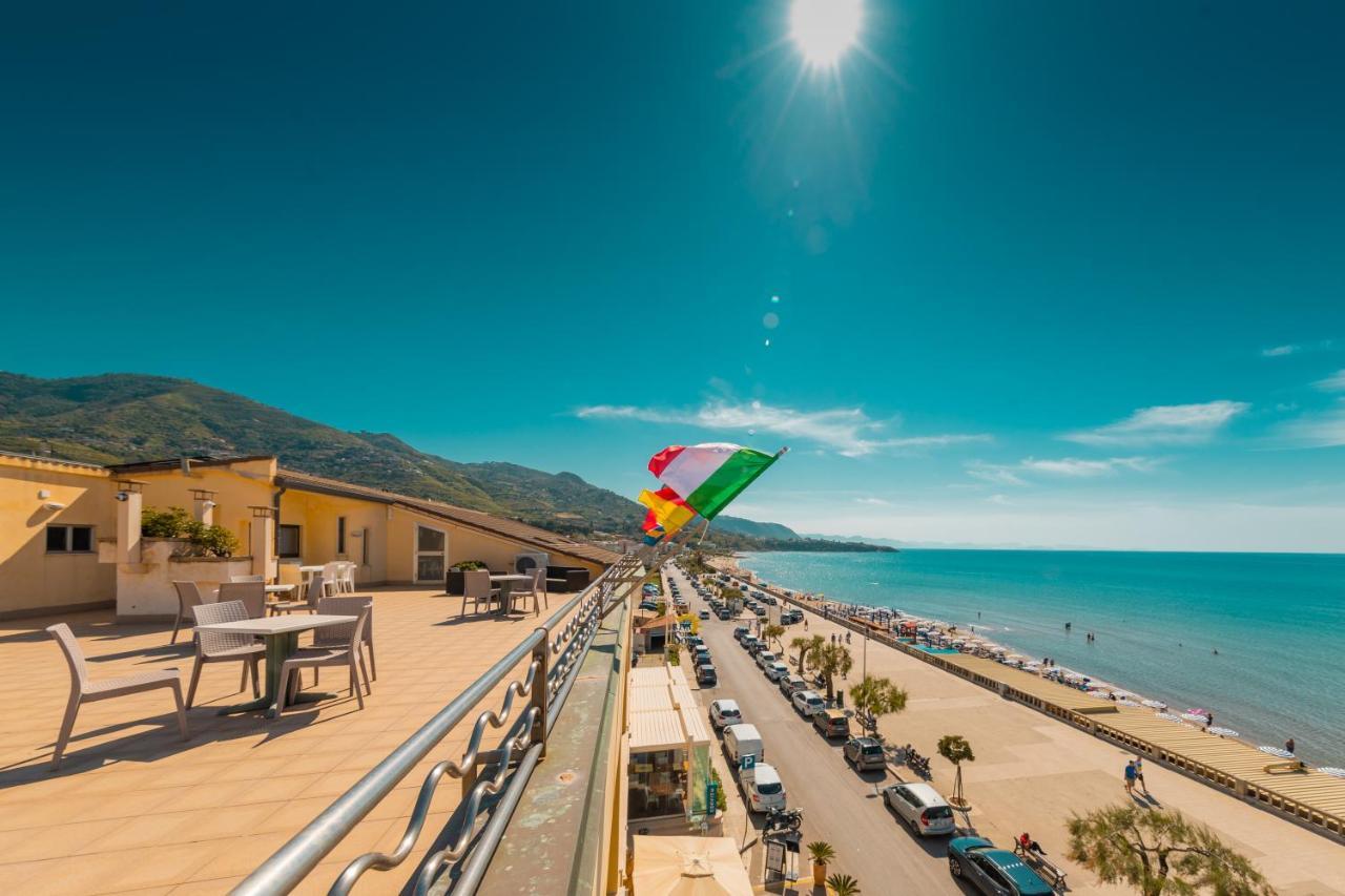 Hotel Riva Del Sole تْشيفالو المظهر الخارجي الصورة