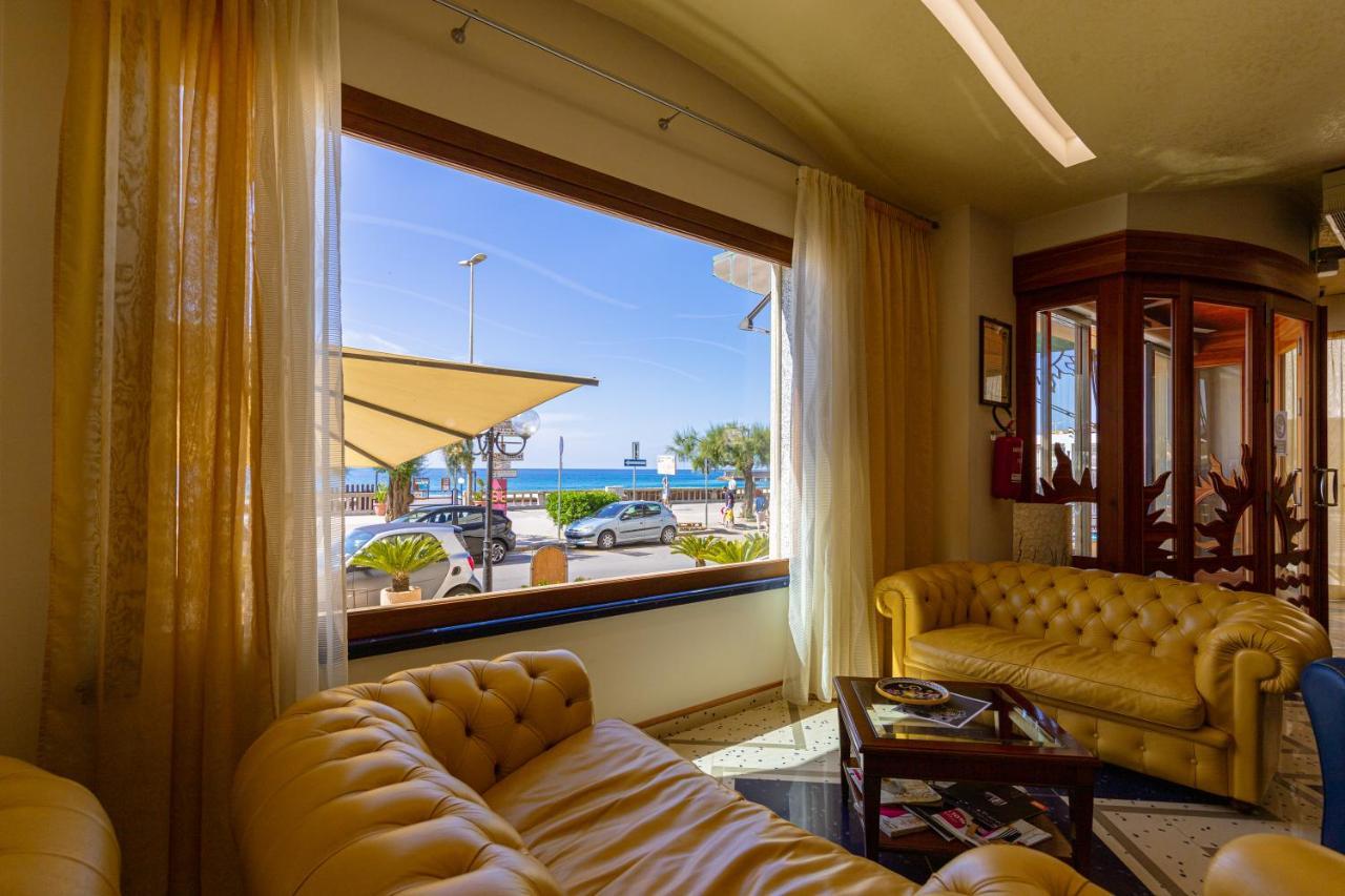 Hotel Riva Del Sole تْشيفالو المظهر الخارجي الصورة