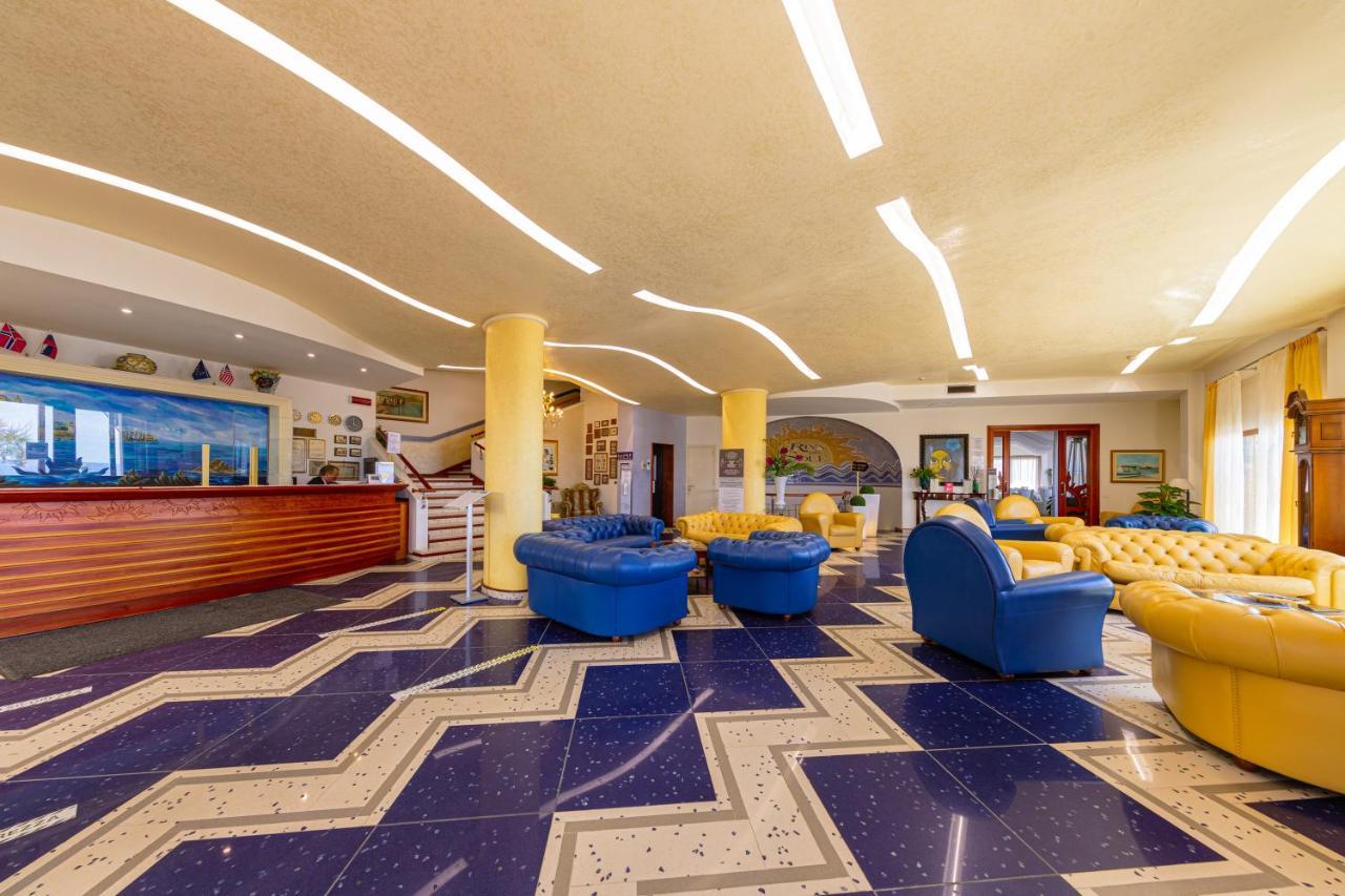 Hotel Riva Del Sole تْشيفالو المظهر الخارجي الصورة