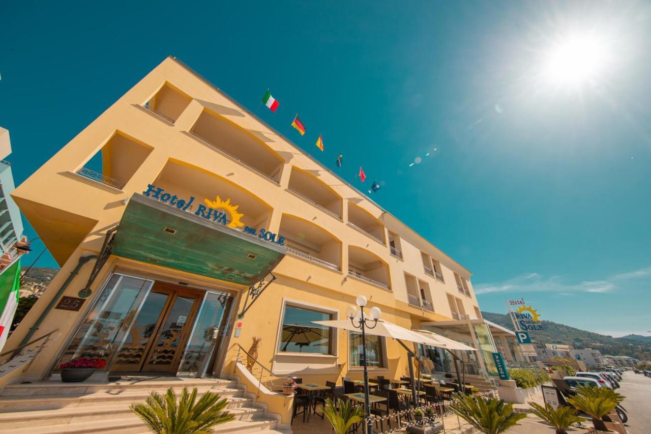 Hotel Riva Del Sole تْشيفالو المظهر الخارجي الصورة