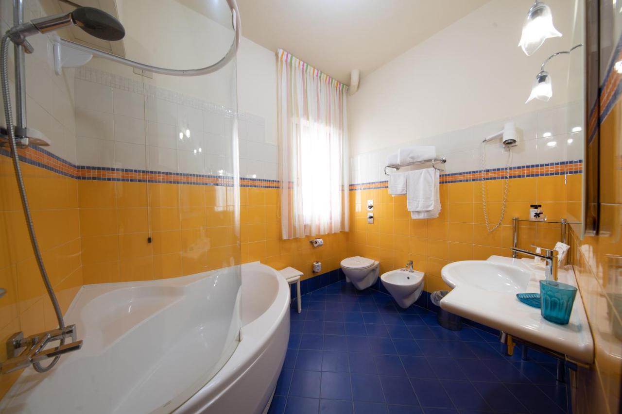Hotel Riva Del Sole تْشيفالو المظهر الخارجي الصورة
