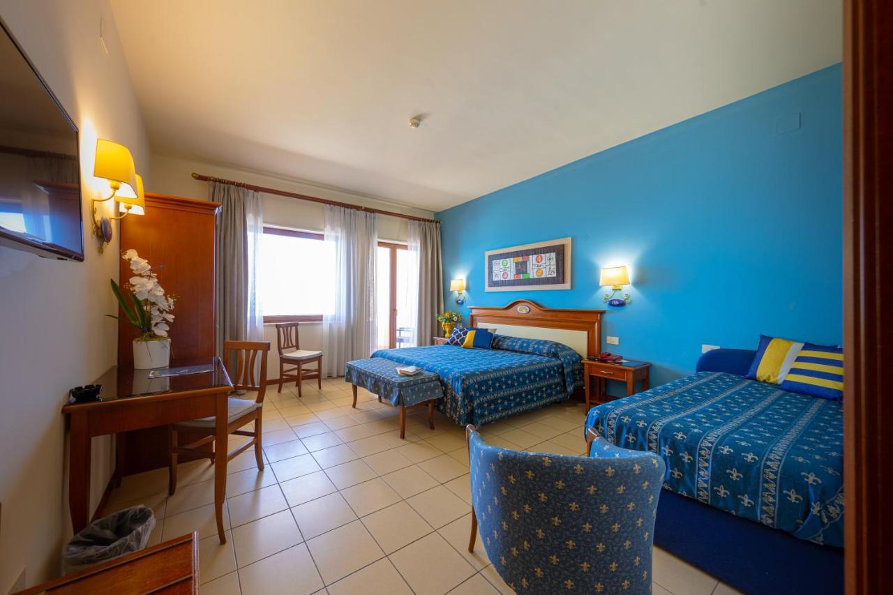 Hotel Riva Del Sole تْشيفالو المظهر الخارجي الصورة