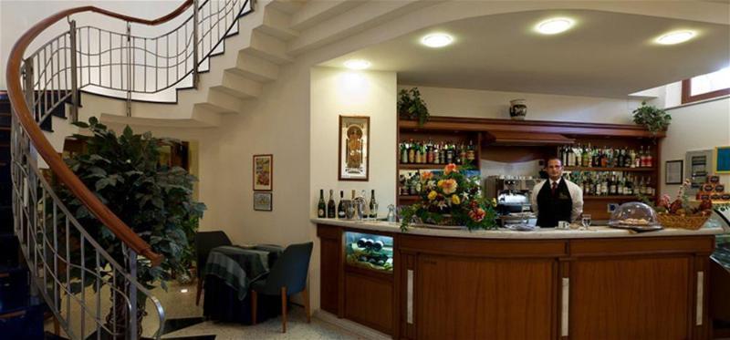 Hotel Riva Del Sole تْشيفالو المظهر الخارجي الصورة