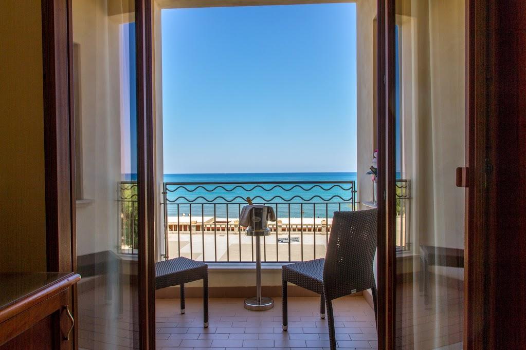 Hotel Riva Del Sole تْشيفالو المظهر الخارجي الصورة