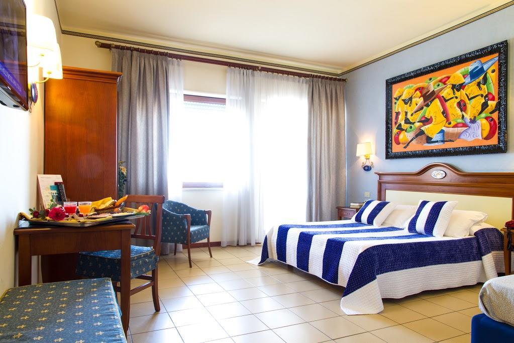 Hotel Riva Del Sole تْشيفالو المظهر الخارجي الصورة