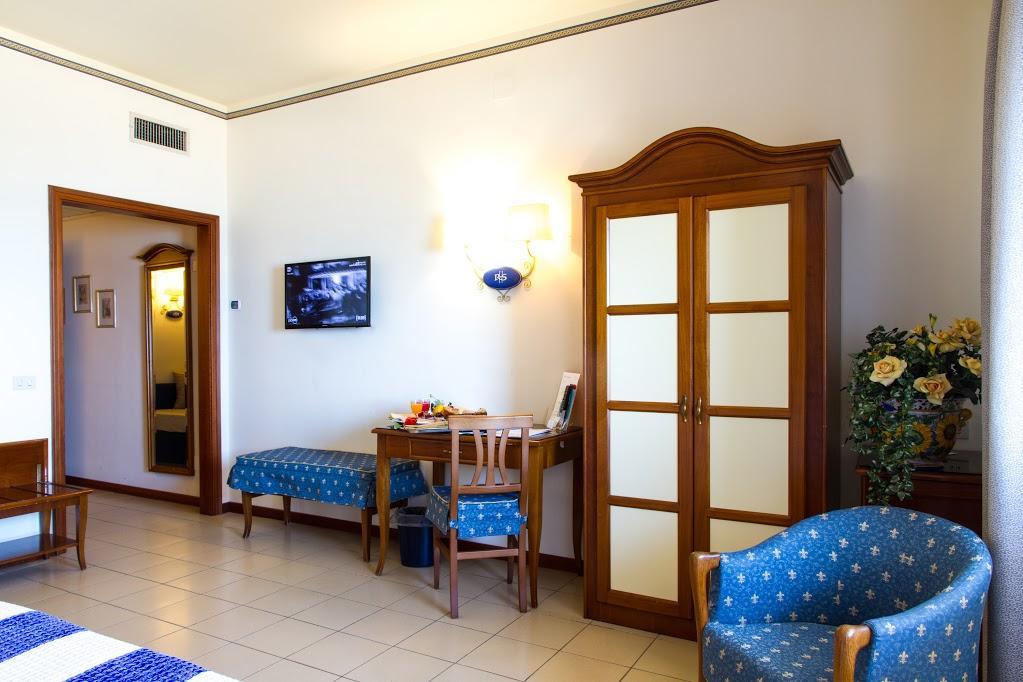 Hotel Riva Del Sole تْشيفالو المظهر الخارجي الصورة