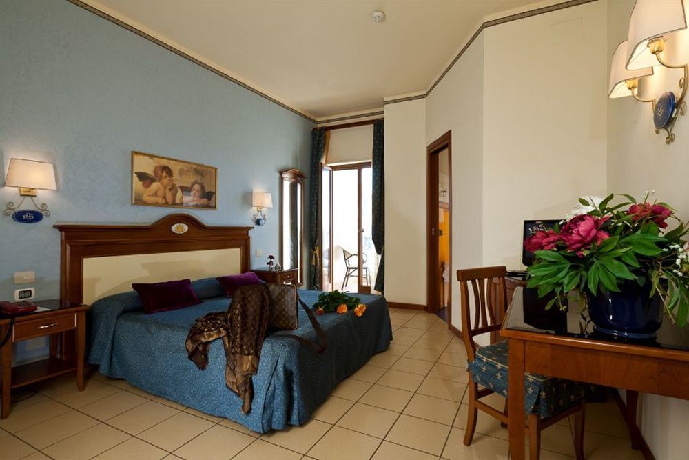Hotel Riva Del Sole تْشيفالو المظهر الخارجي الصورة