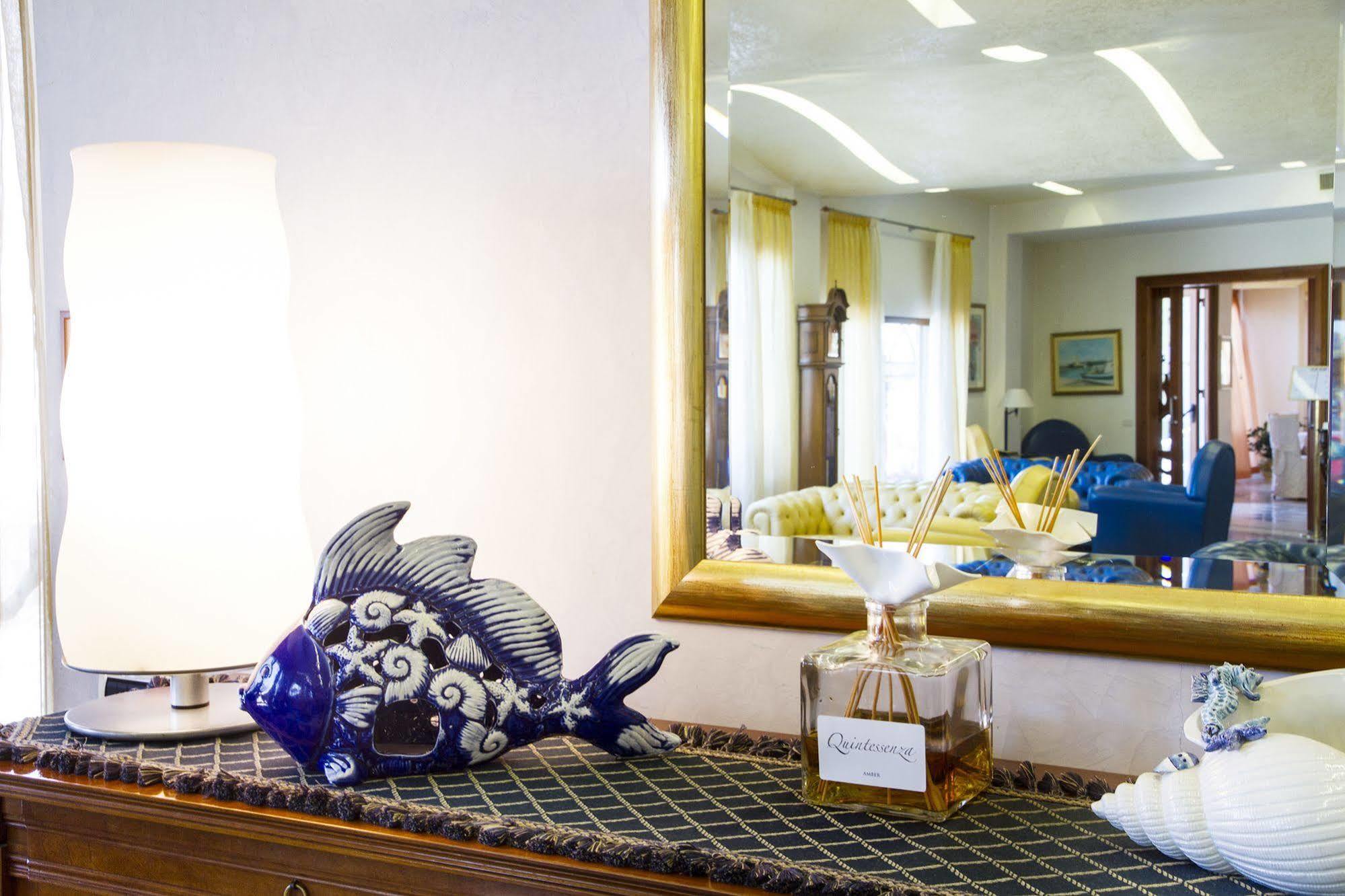 Hotel Riva Del Sole تْشيفالو المظهر الخارجي الصورة
