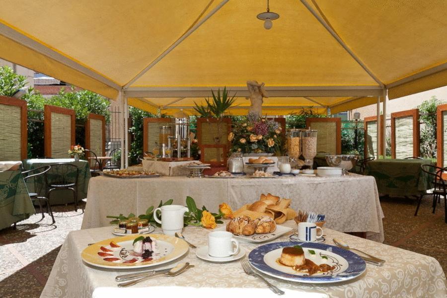 Hotel Riva Del Sole تْشيفالو المظهر الخارجي الصورة